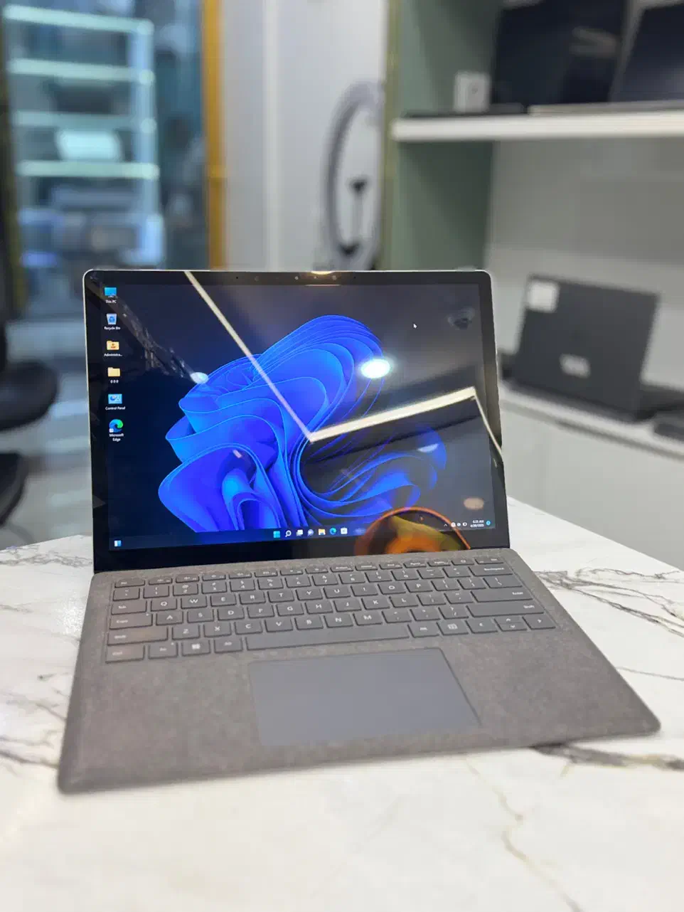 Surface laptop 1|رایانه همراه|شیراز, ملاصدرا|دیوار