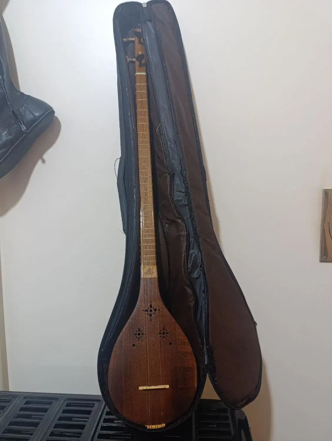 سه تار|سازهای سنتی|تبریز, |دیوار