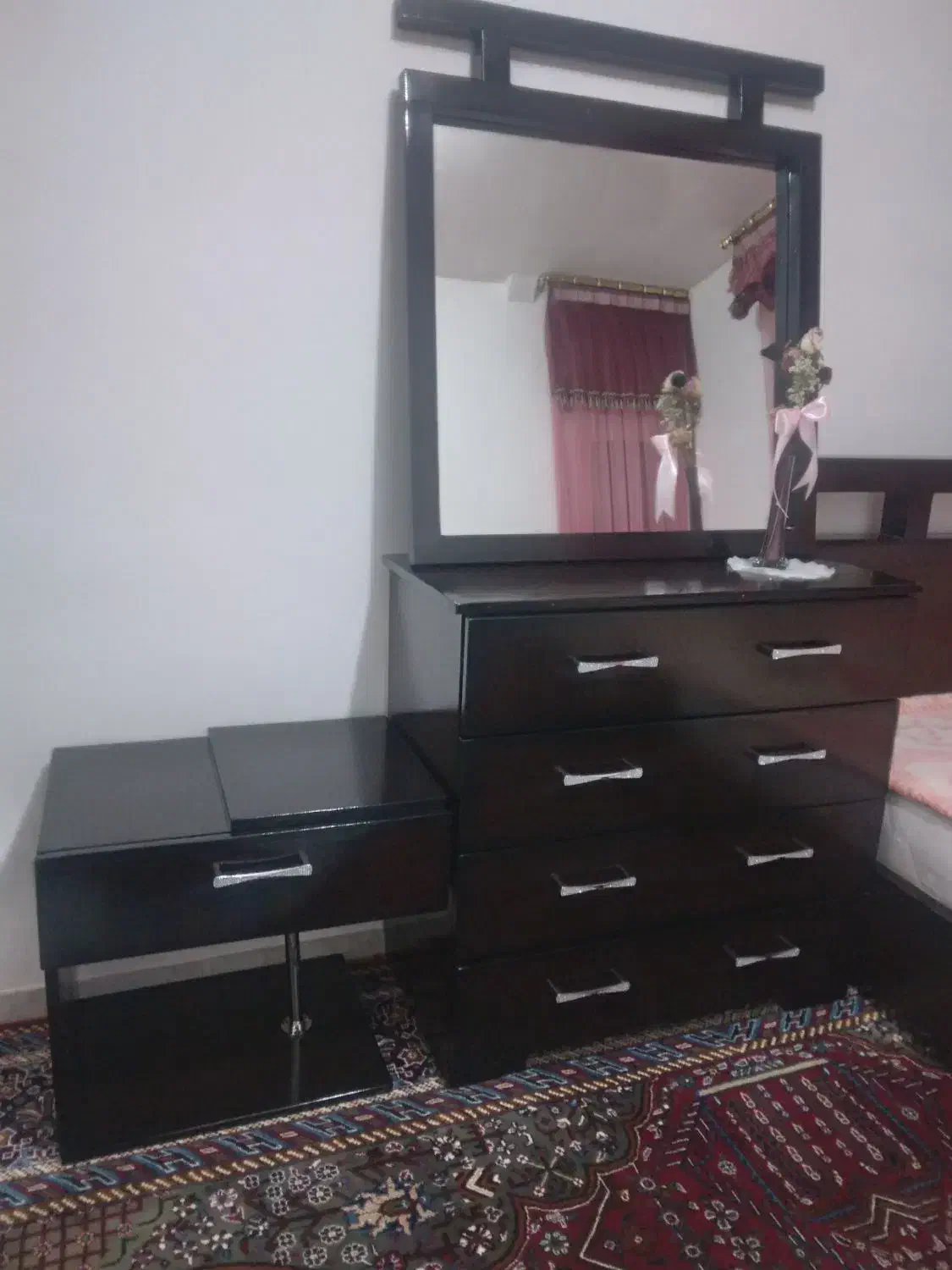 تخت میز آرایش فرش|تخت و سرویس خواب|قروه, |دیوار
