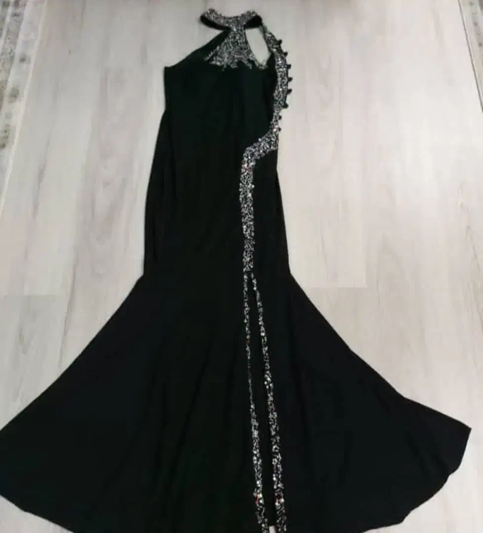 لباس مجلسی|لباس|اندیشه, اندیشه فاز ۱|دیوار