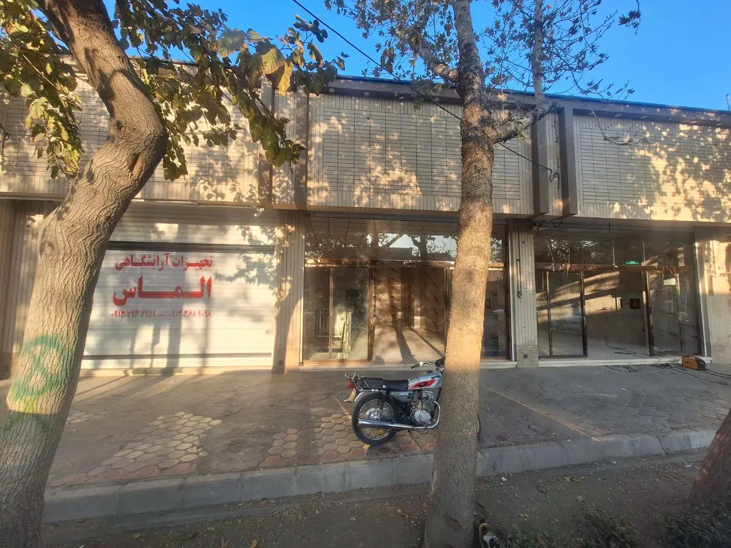 مغازه ۹۰متر همکف ۹۰ متر زیر زمین سرامیک تمیز|اجارهٔ مغازه و غرفه|اصفهان, جویباره|دیوار