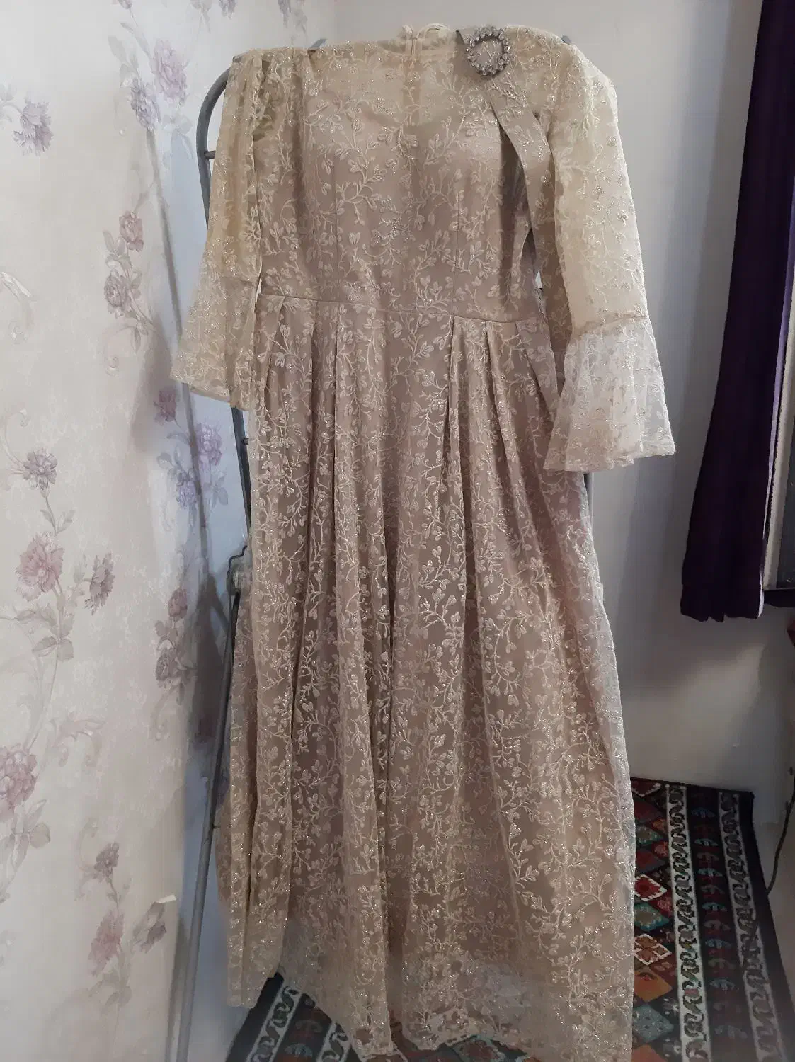 لباس مجلسی|لباس|بومهن, |دیوار