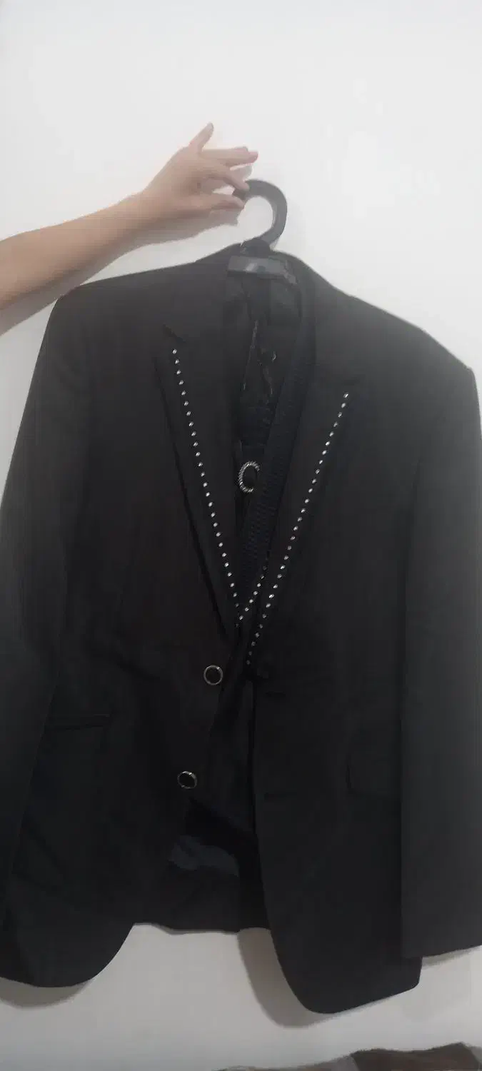 کت شلوار|لباس|سلماس, |دیوار