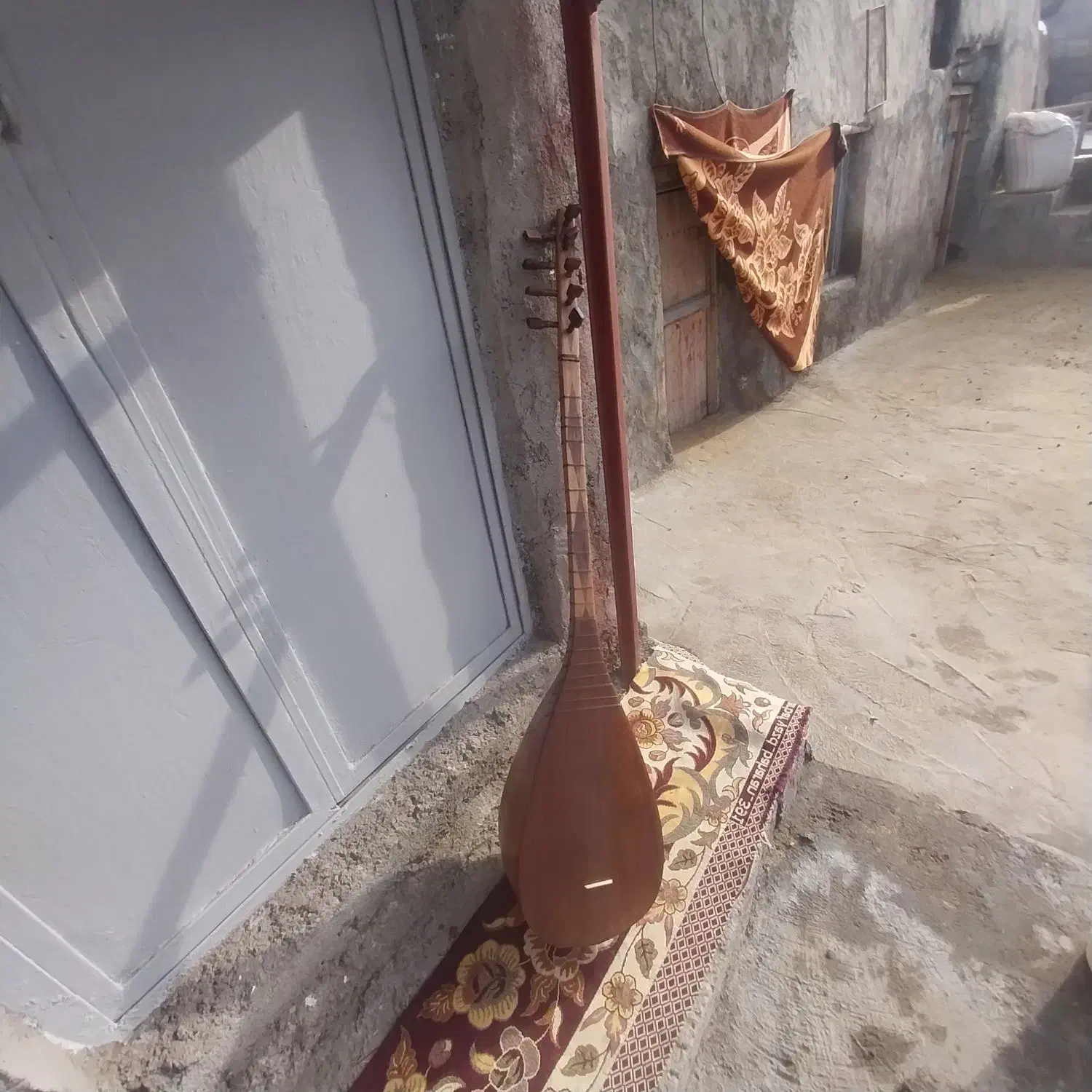 ساز قوپوز|سازهای سنتی|میانه, |دیوار