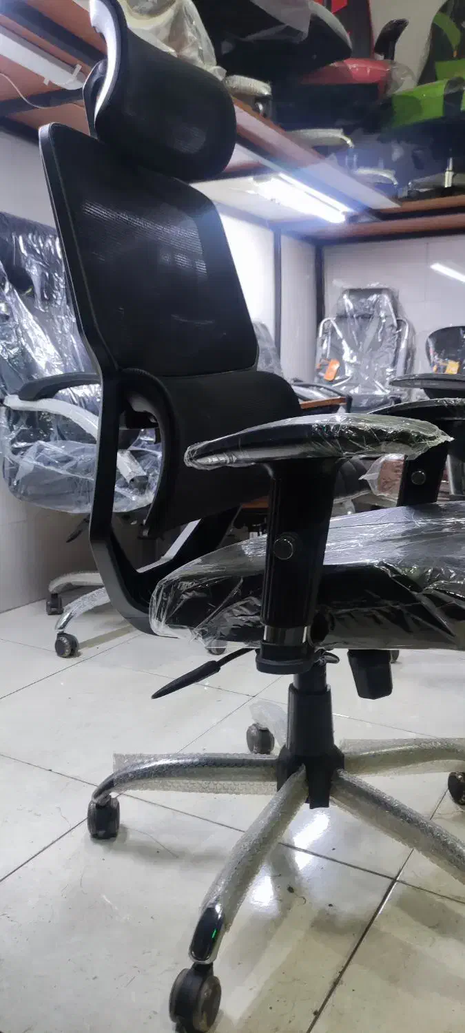 صندلی گردان مدیریت پشت توری|صندلی و نیمکت|کرج, اصفهانی‌ها|دیوار