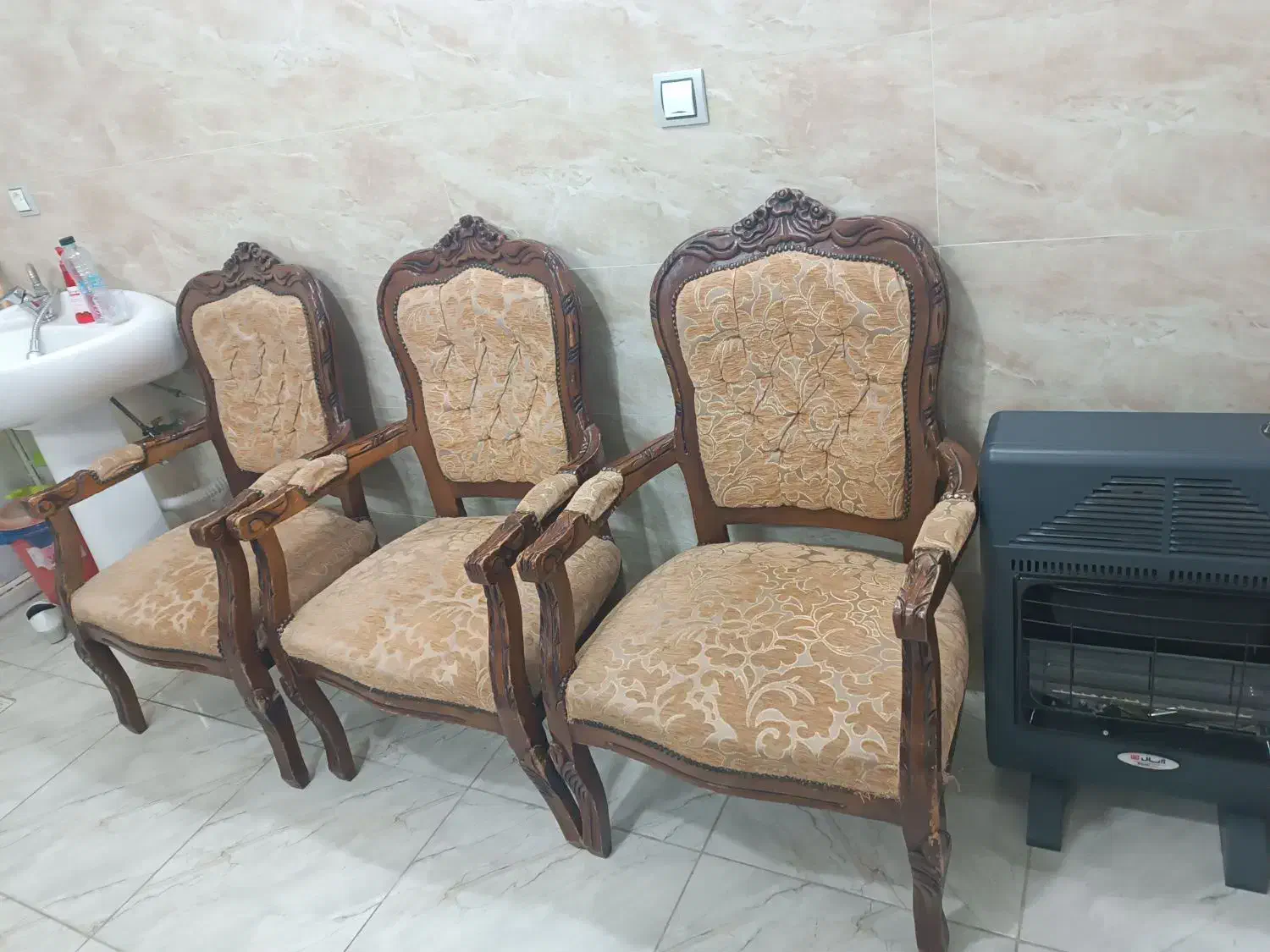 مبلمان وصندلی|مبلمان خانگی و میز عسلی|سلماس, |دیوار