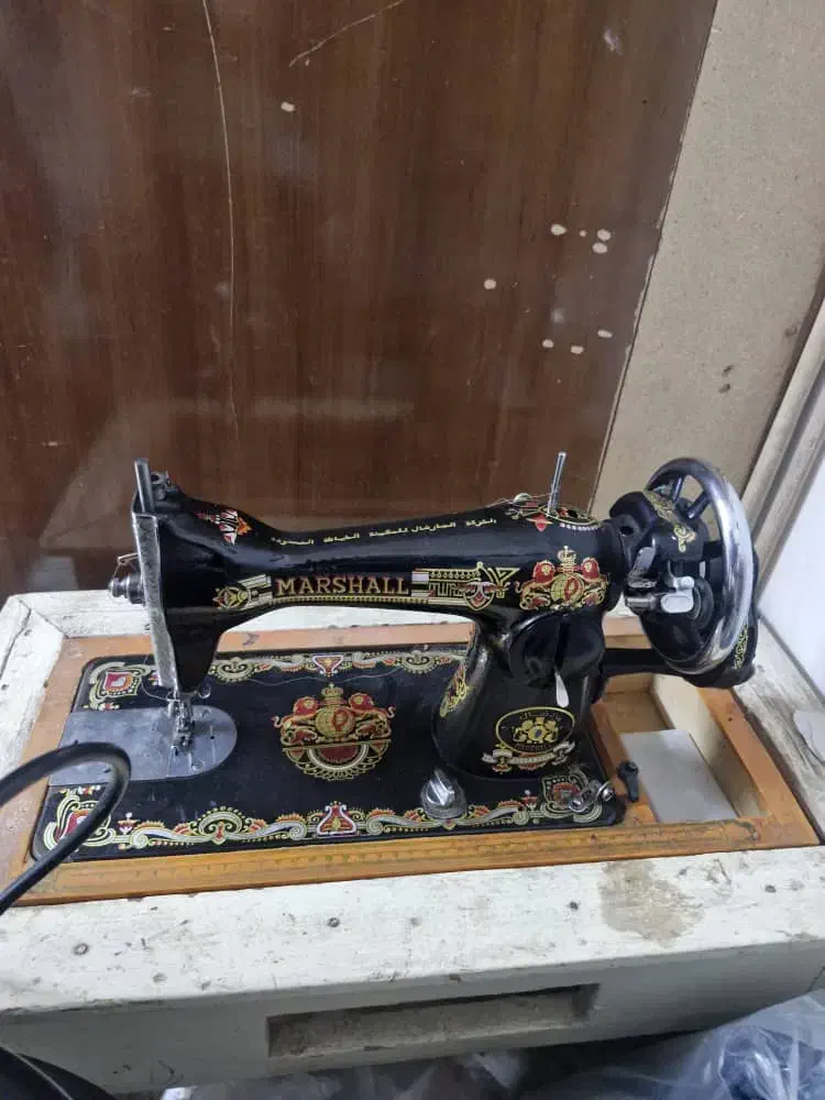 یک چرخ خیاطی قدیمی ونوستالژیک|چرخ خیاطی و ریسندگی|بهبهان, |دیوار