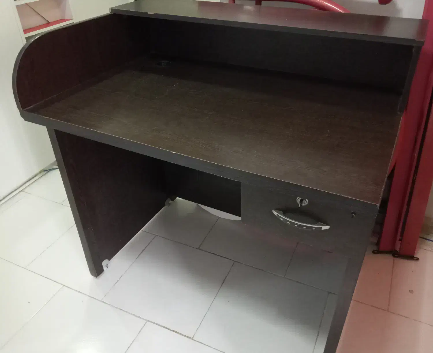 میز|میز تحریر و کامپیوتر|پرند, فاز ۴|دیوار