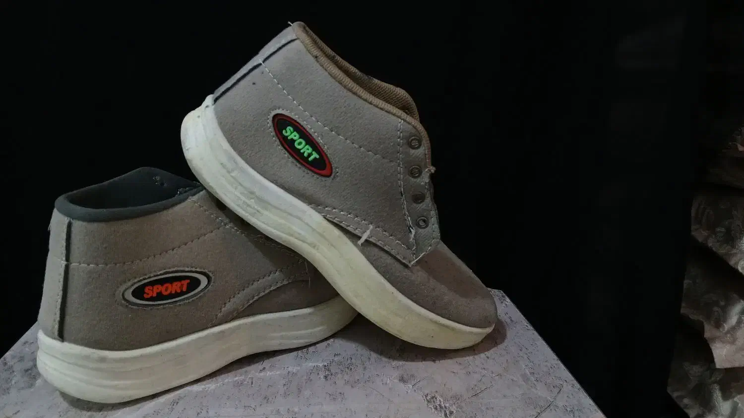 کوهستان|کیف، کفش، کمربند|قم, باغ کرباسی|دیوار