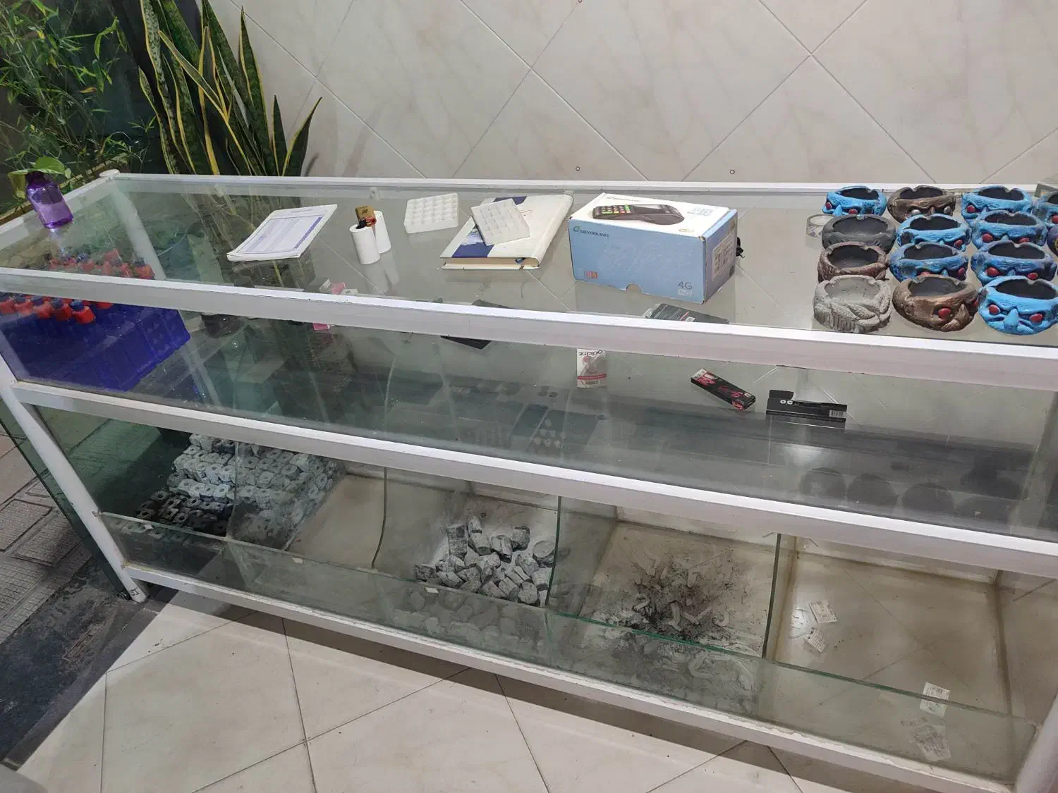 ویترین/قفسه/استند/میز پیشخوان|بوفه، ویترین، کنسول|هشتگرد, فاز ۱ مهستان|دیوار