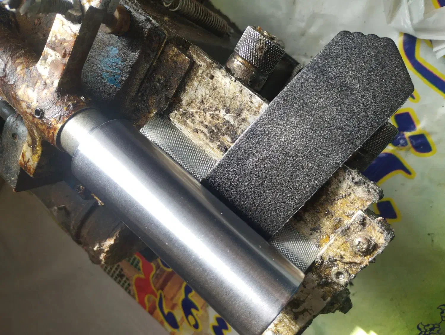 کارگرخانم چسب زنی ونخ زنی چرخکاردوسوزن تک سوزن|استخدام صنعتی، فنی، مهندسی|قم, علی آباد|دیوار