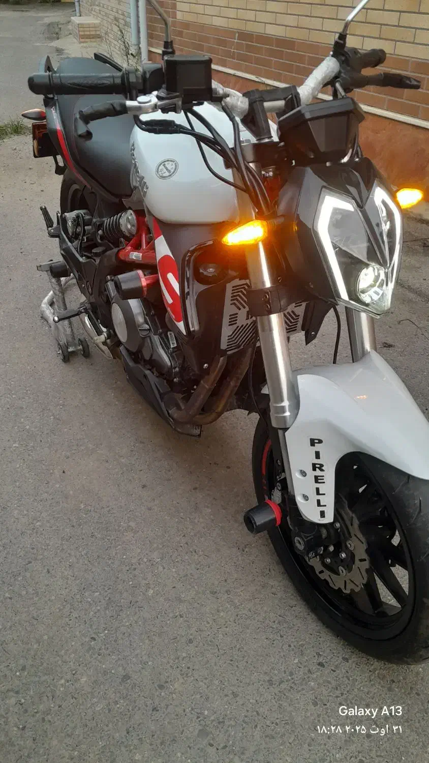 بنلی ۲۵۰ جفت سیلندر|موتورسیکلت|رشت, یخسازی|دیوار