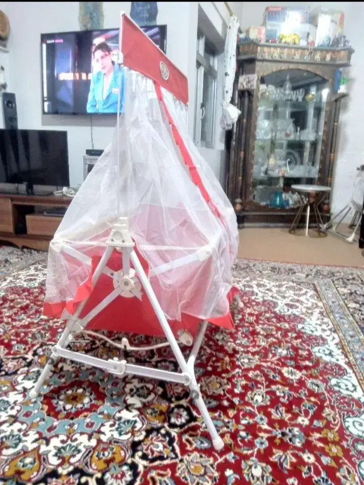 تخت و گهواره نوزاد در حد نو|اسباب و اثاث بچه|خرمآباد (تنکابن), |دیوار