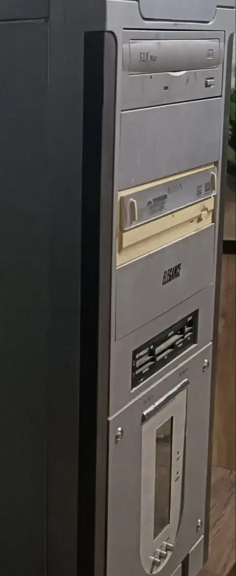 کیس کامپیوتر|رایانه رومیزی|چهارباغ, |دیوار