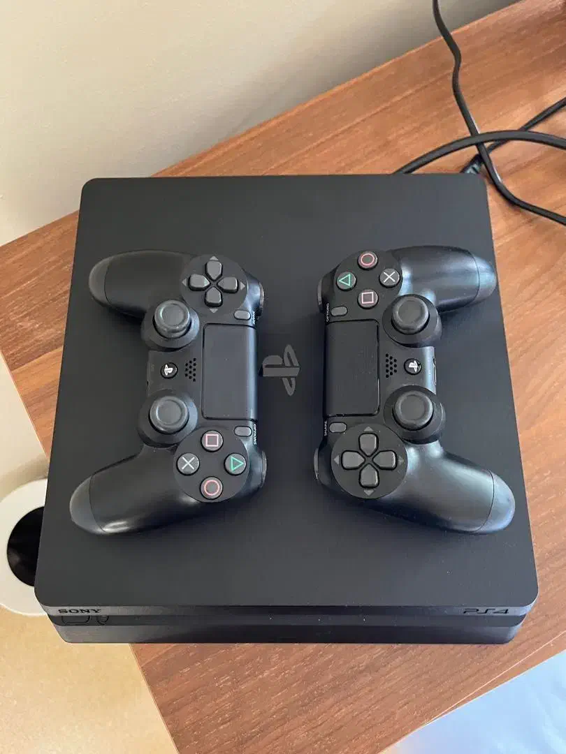 PS4 Slim 1 tra دو دسته|کنسول، بازی ویدئویی و آنلاین|تاکستان, |دیوار