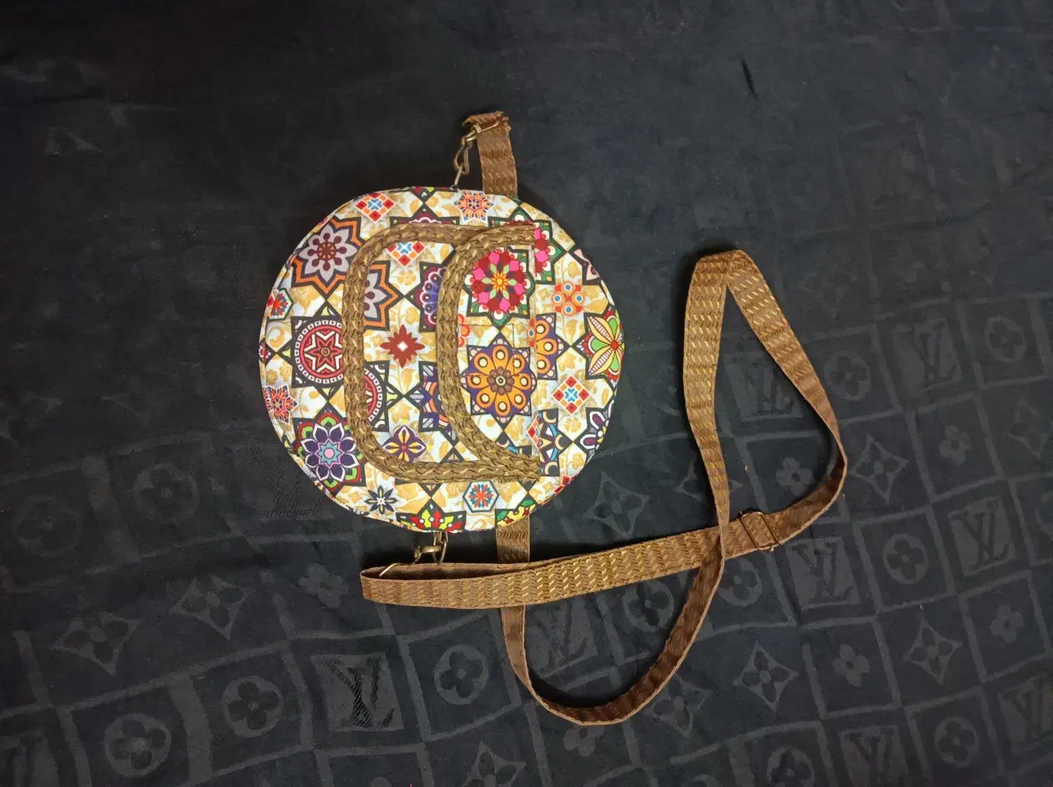 کیف دوشی گرد سنتی بند بلند|کیف، کفش، کمربند|قوچان, |دیوار