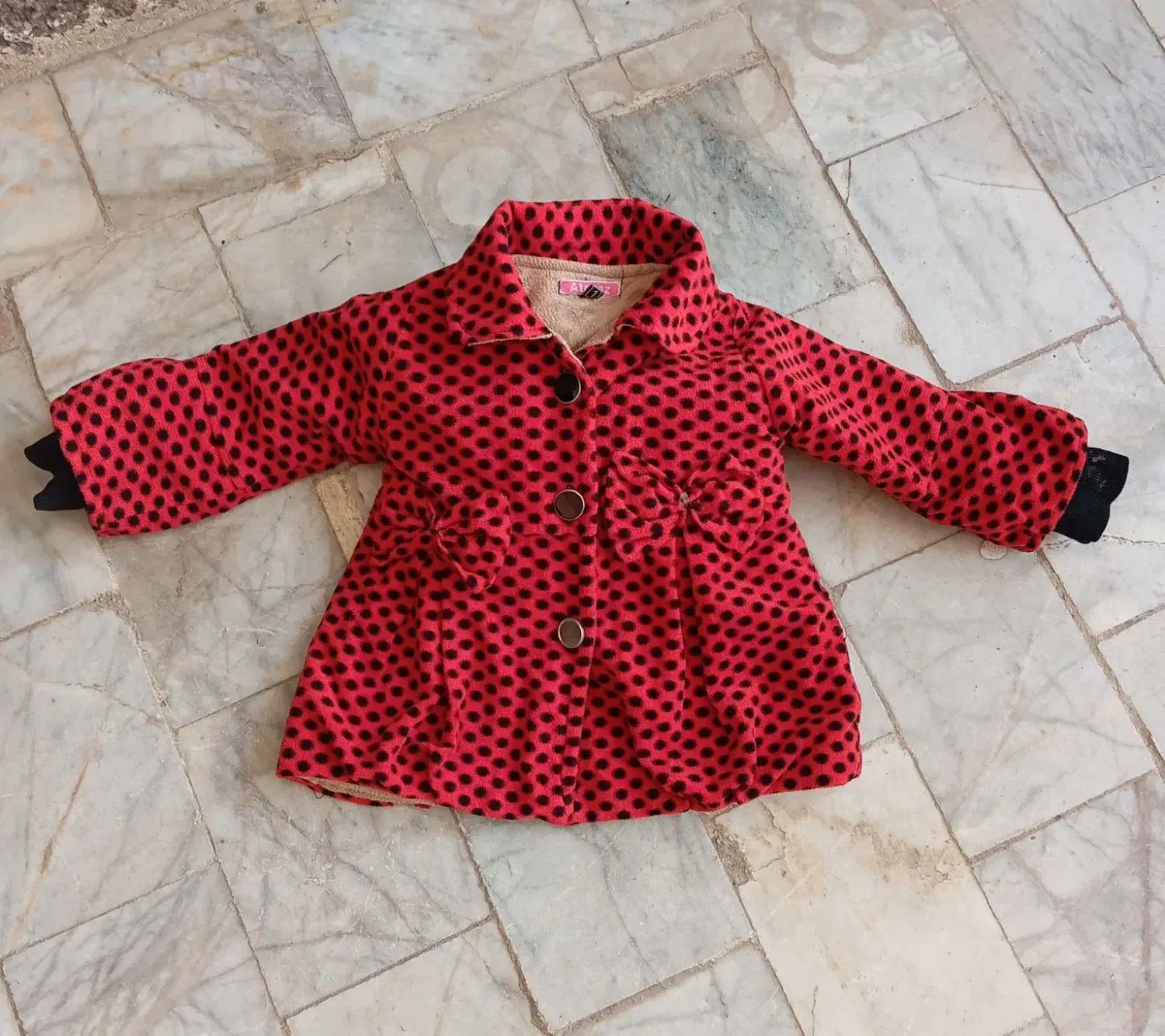 کاپشن دخترانه|کفش و لباس بچه|نیشابور, پنجراه|دیوار