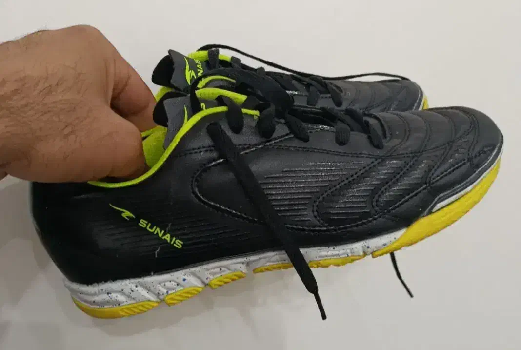 کفش ورزشی فوتسال|کیف، کفش، کمربند|سوسنگرد, |دیوار