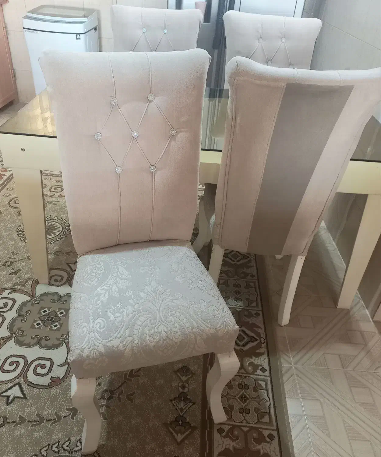 میز ناهارخوری ۴ نفره|میز و صندلی غذاخوری|پیر بکران, |دیوار