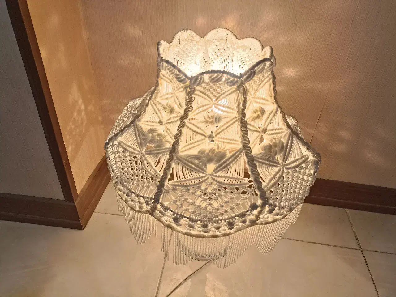 آباژور پارچه ای قدیمی|چراغ خواب و آباژور|اصفهان, شیخ طوسی|دیوار