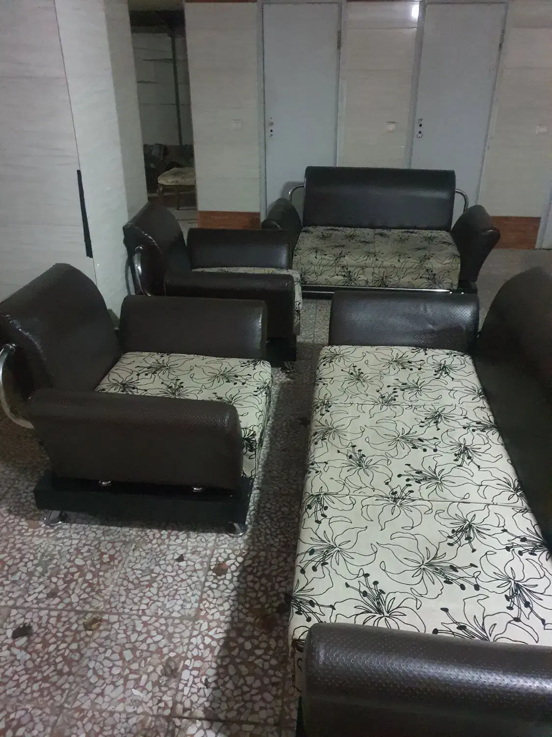 مبل راحتی ۷ نفره|مبلمان خانگی و میز عسلی|بندر انزلی, آخرخط|دیوار