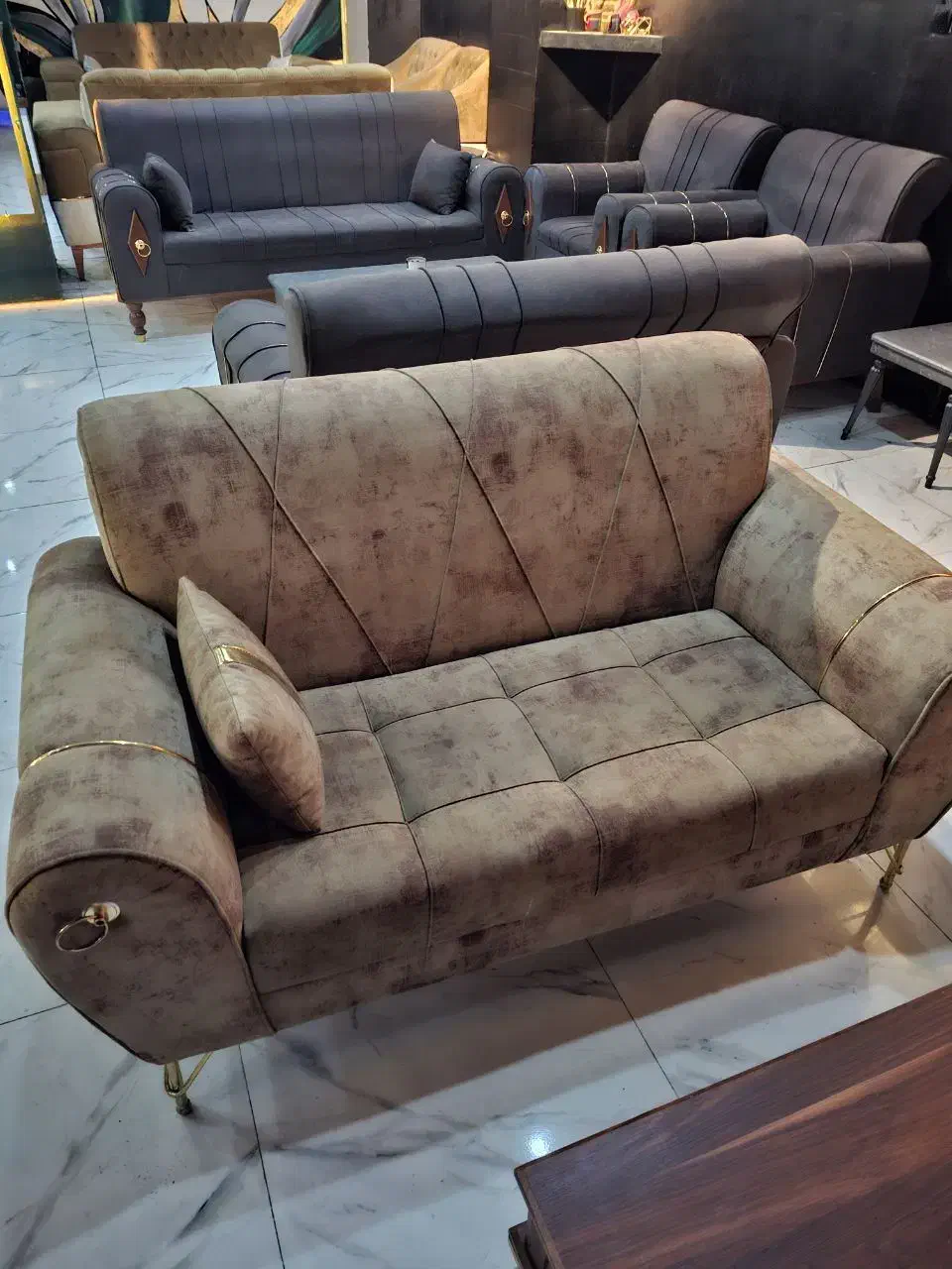 ۳ دست مبل در حد نو فروشی|مبلمان خانگی و میز عسلی|اندیشه, اندیشه فاز ۱|دیوار