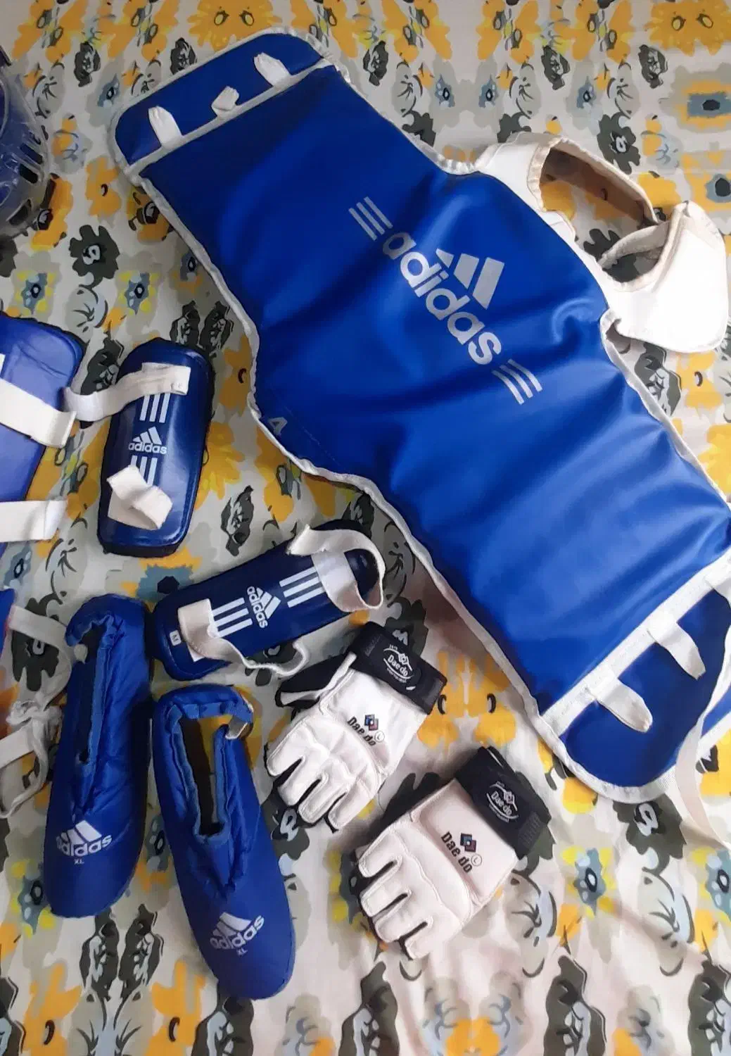 کلاه با نقاب و وسایل تکواندوفقط  یک و هفتصد|تجهیزات ورزشی|رشت, حاجی آباد|دیوار