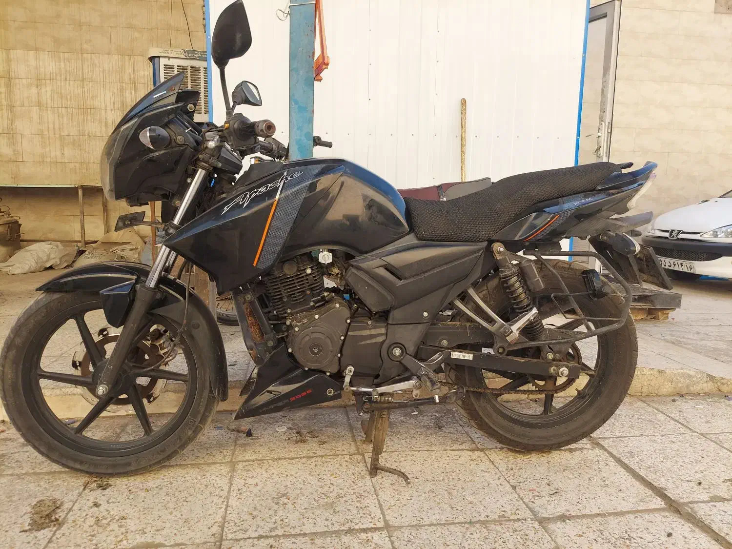 اپاچی مشکی|موتورسیکلت|قم, دروازه کاشان|دیوار