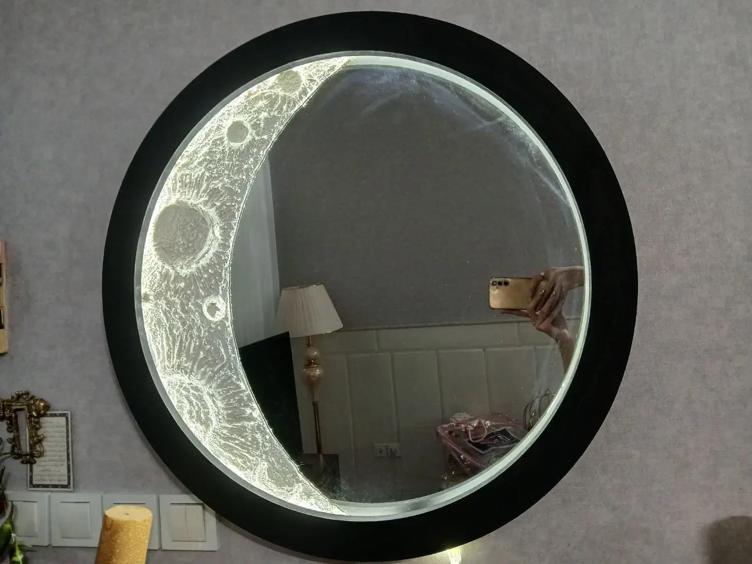 اینه ماه|آینه|نیشابور, میدان حافظ|دیوار