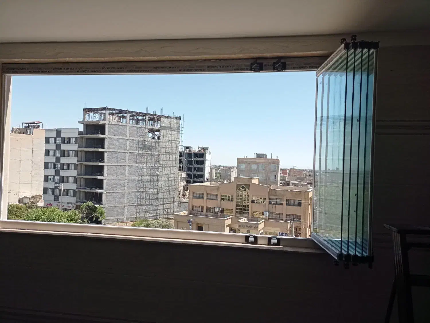 نصب انواع شیشه های بالکنی (تراس)|خدمات پیشه و مهارت|نیشابور, بنیاد شهید|دیوار