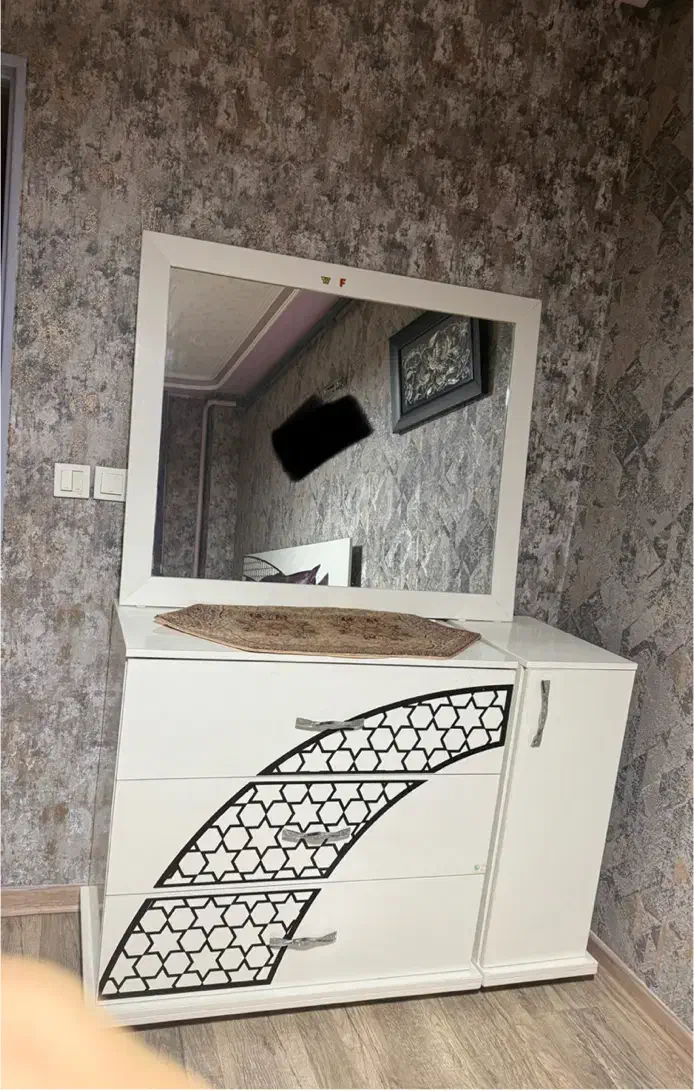 سرویس تخت خواب بادوتاپاتختی ومیزدراور وآینه وصندلی|تخت و سرویس خواب|ارومیه, |دیوار