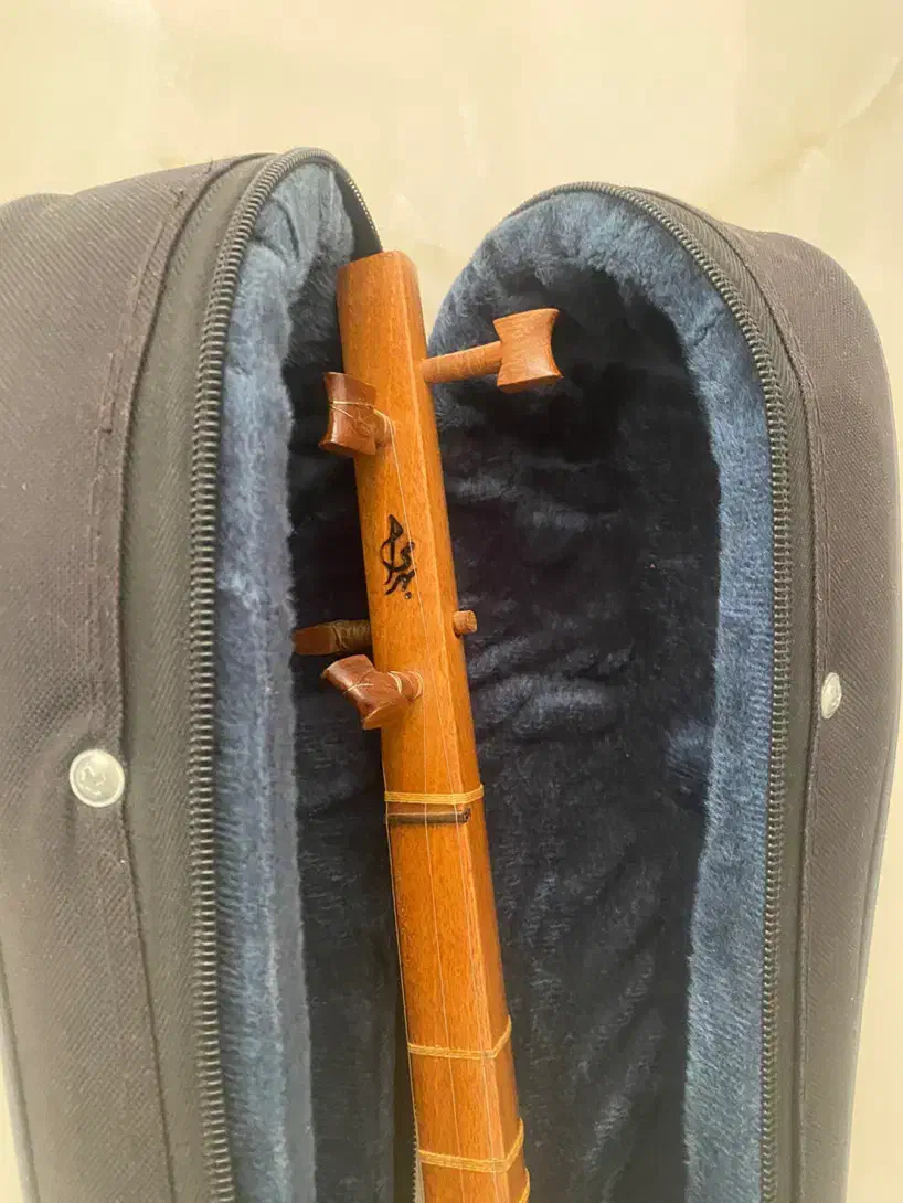 سه تار بهرامی|سازهای سنتی|سرپل ذهاب, |دیوار