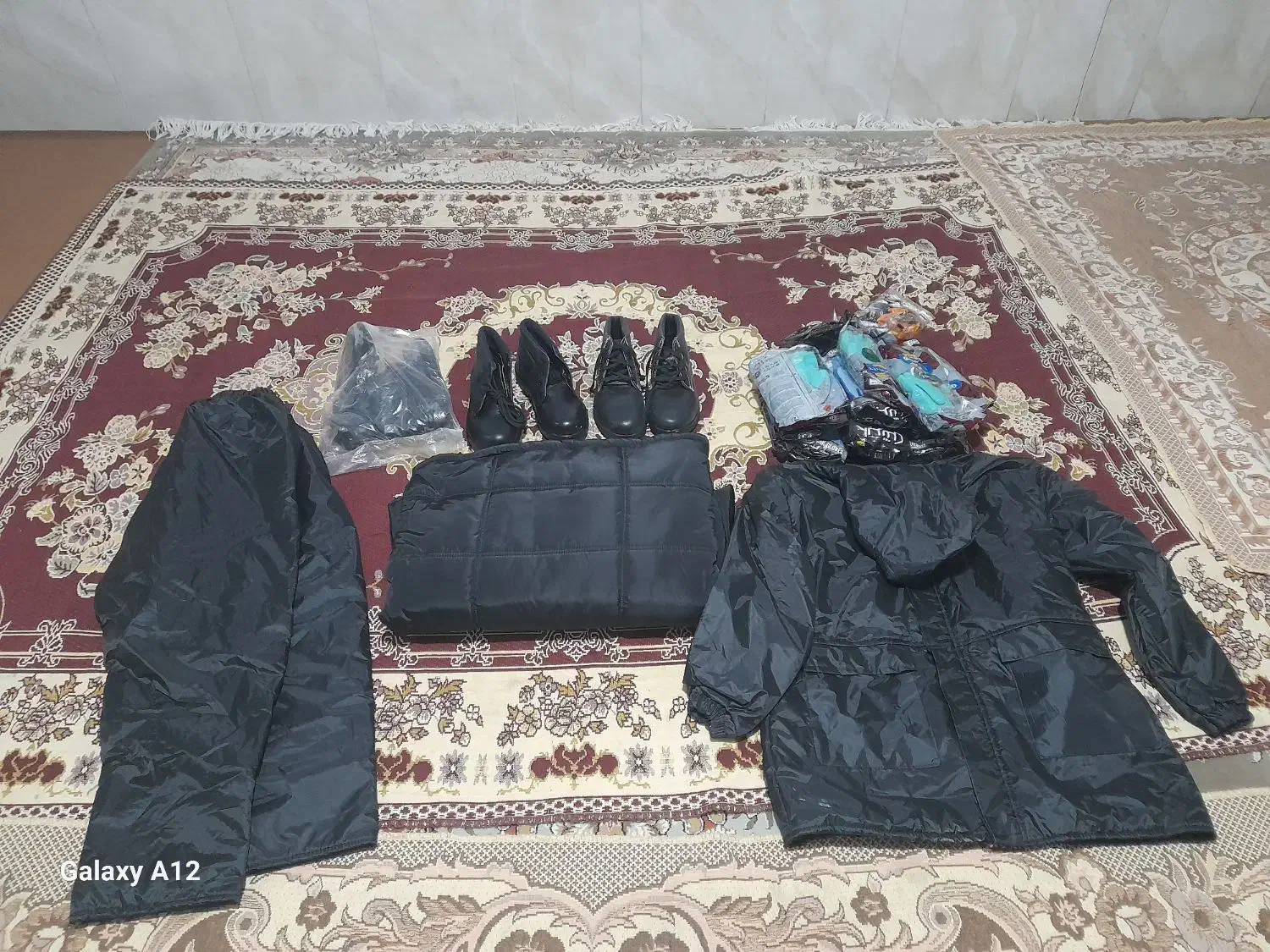 کاپشن|لباس|بوئین زهرا, |دیوار