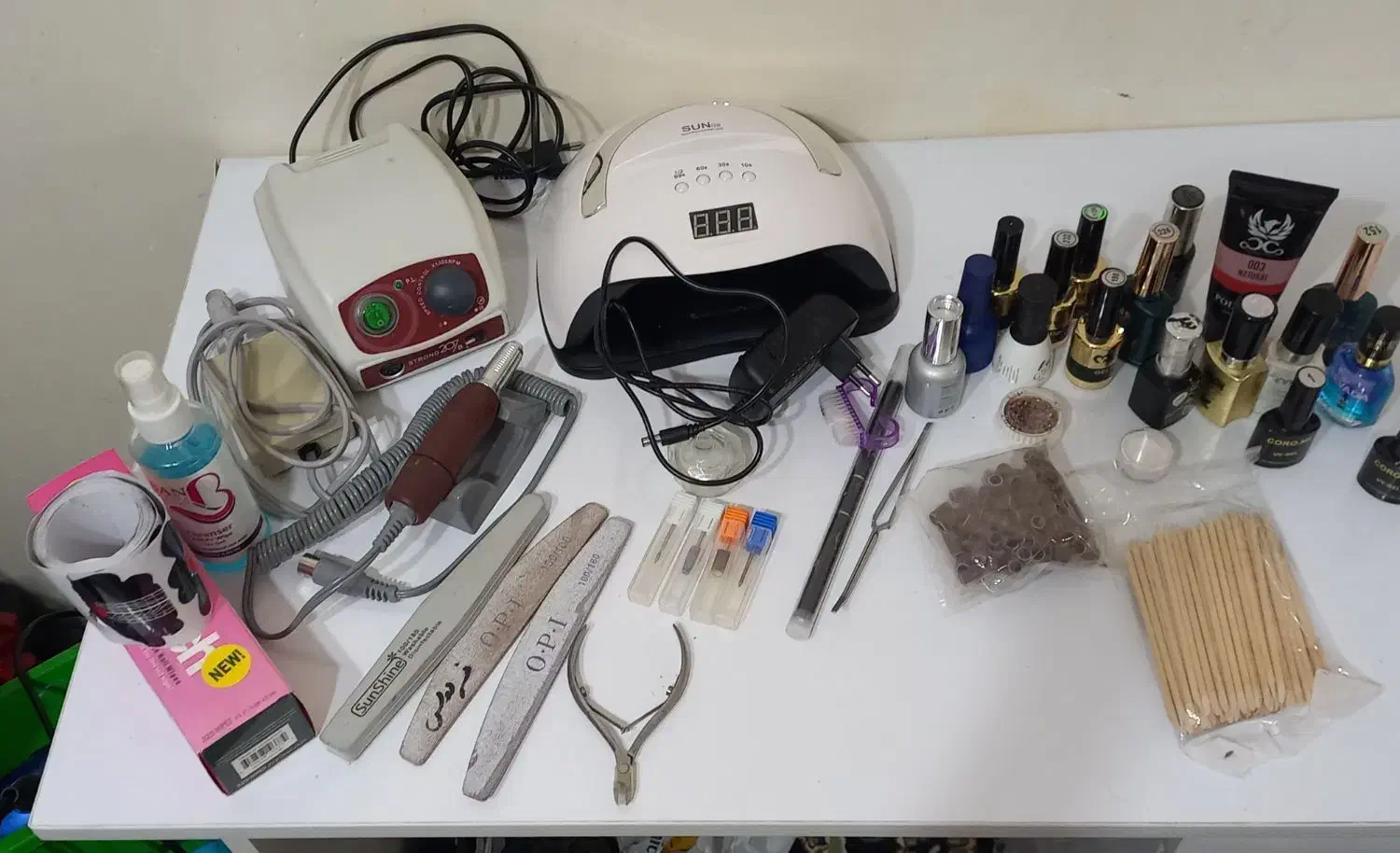 وسایل کاشت ناخن و میز در حد نو|آرایشی، بهداشتی، درمانی|اهواز, کمپلو جنوبی|دیوار