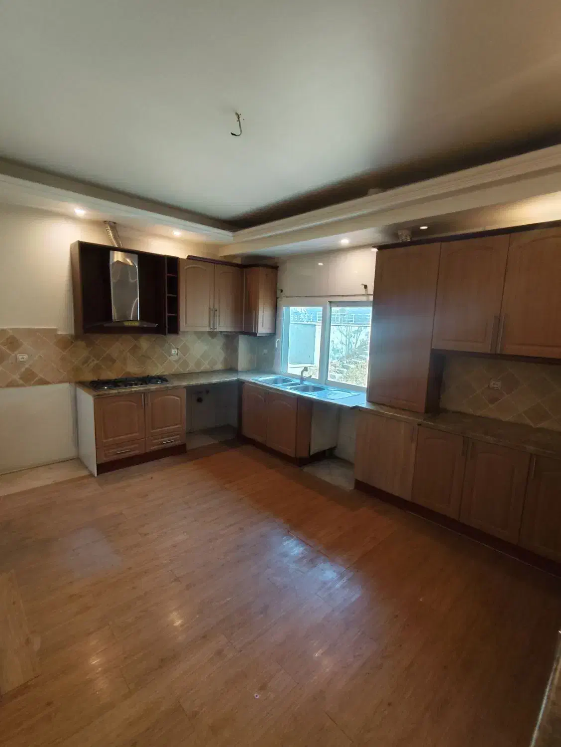 130متر 2خوابه ولیعصر پارک‌ ساعی خیابان آبشارتخلیه