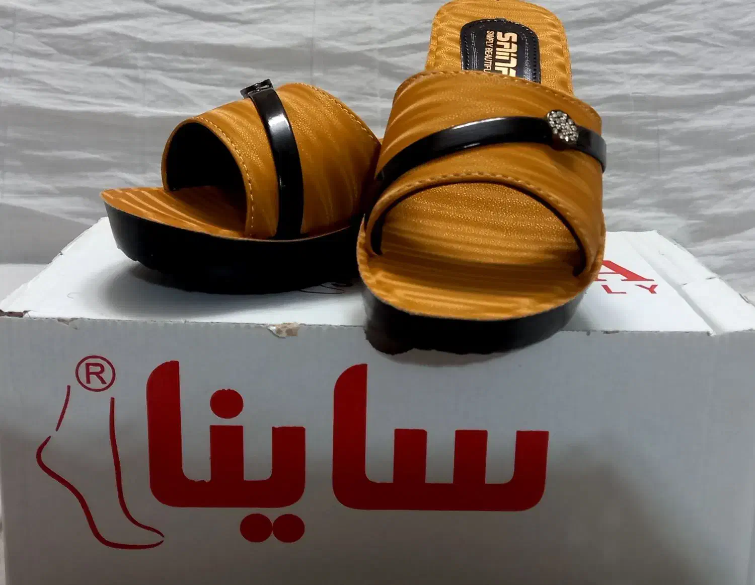 فروش یک کارتن دمپایی طبی مارک ساینا|کیف، کفش، کمربند|تربت‌حیدریه, منصوریه|دیوار