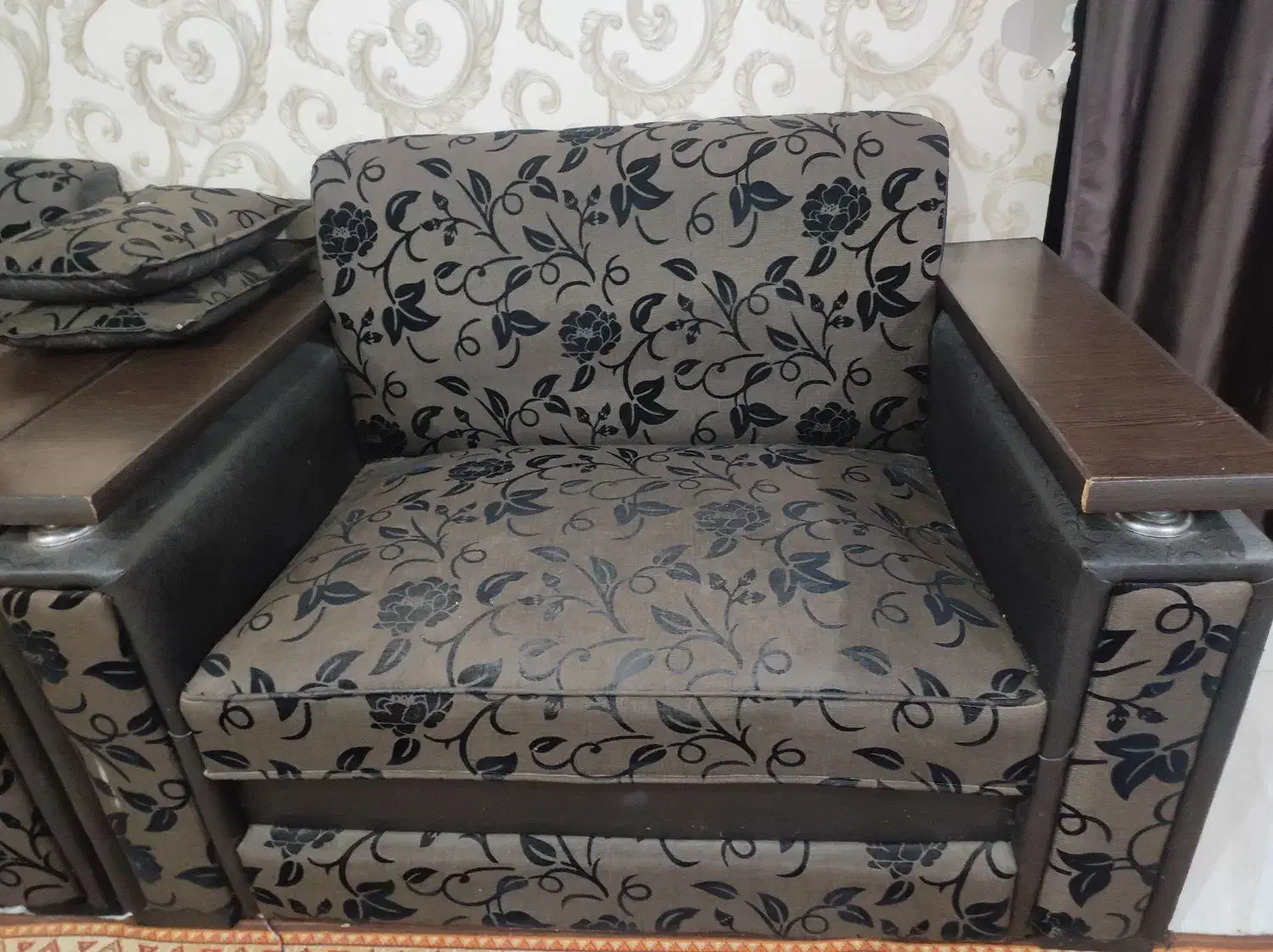 مبل 7نفره|مبلمان خانگی و میز عسلی|رشت, پیرکلاچای|دیوار