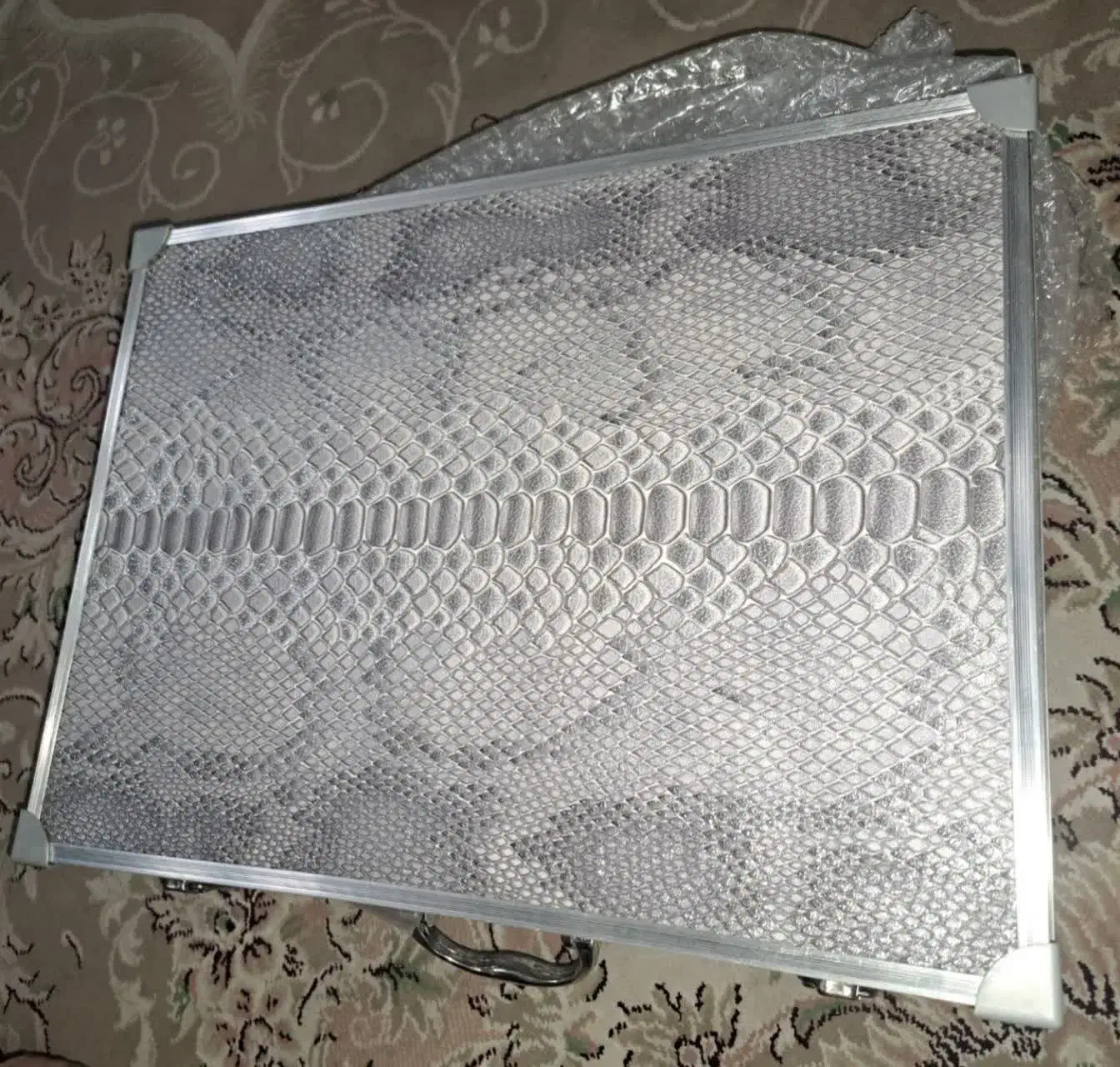 سرویس چمدانی قاشق و چنگال عروس|ظروف سرو و پذیرایی|کاشان, شاهد|دیوار