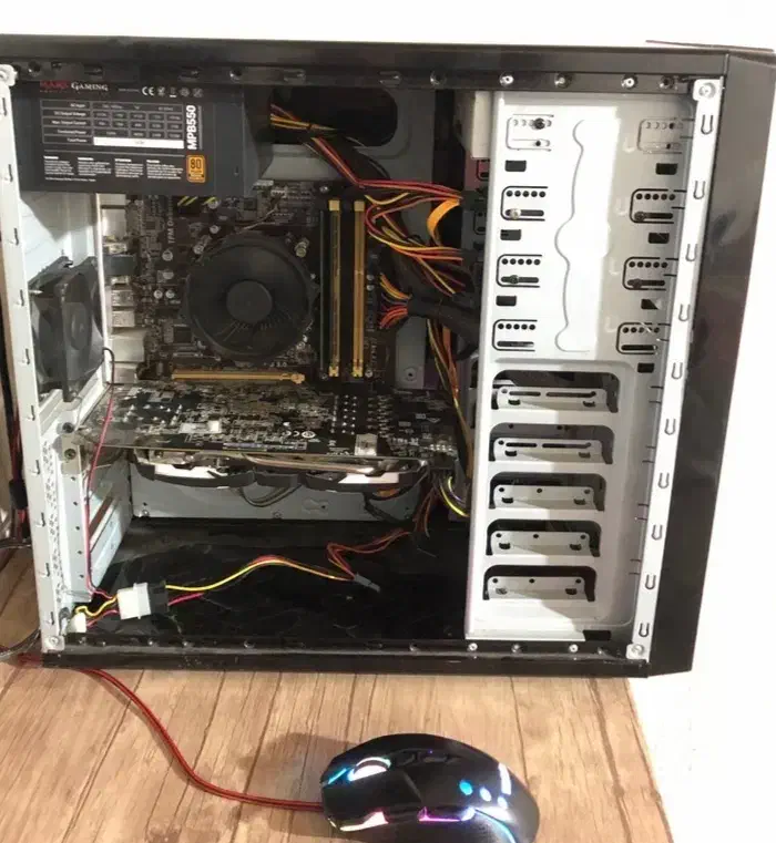 کامپیوتر|رایانه رومیزی|بانه, |دیوار