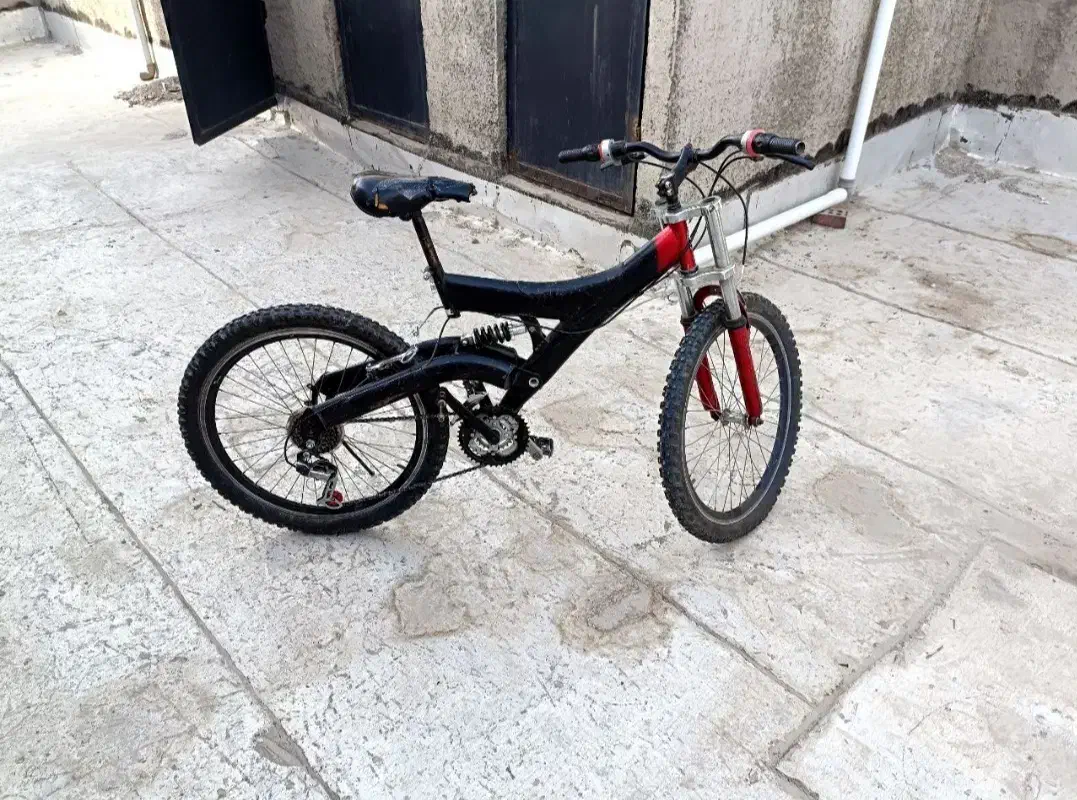 دوچرخهShekari 2007 سایز ۲۴،سالم ، سرویس لازم داره.|دوچرخه، اسکیت، اسکوتر|چهاردانگه (تهران), |دیوار