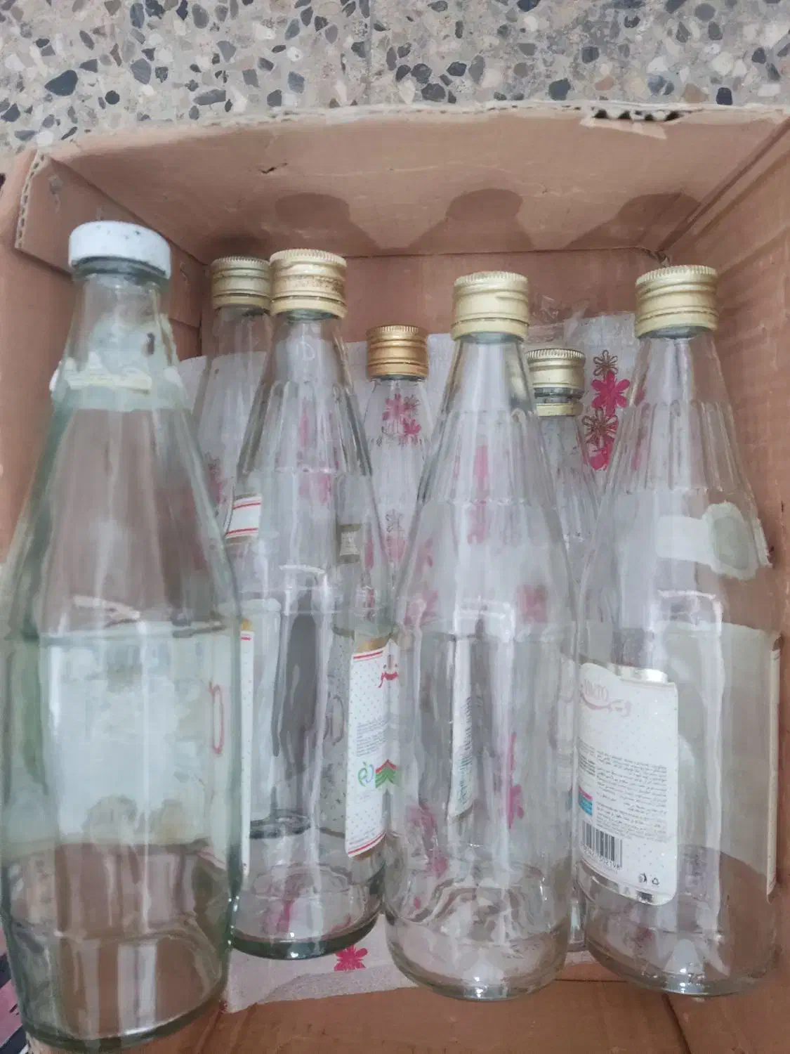 تعدادی شیشه برای عسل|ظروف نگهدارنده، پلاستیکی، یکبارمصرف|بوشهر, |دیوار