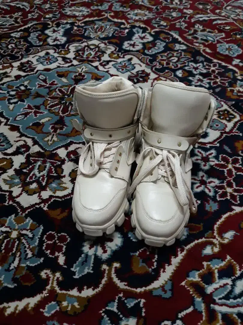 کتونی|کیف، کفش، کمربند|قم, هنرستان|دیوار