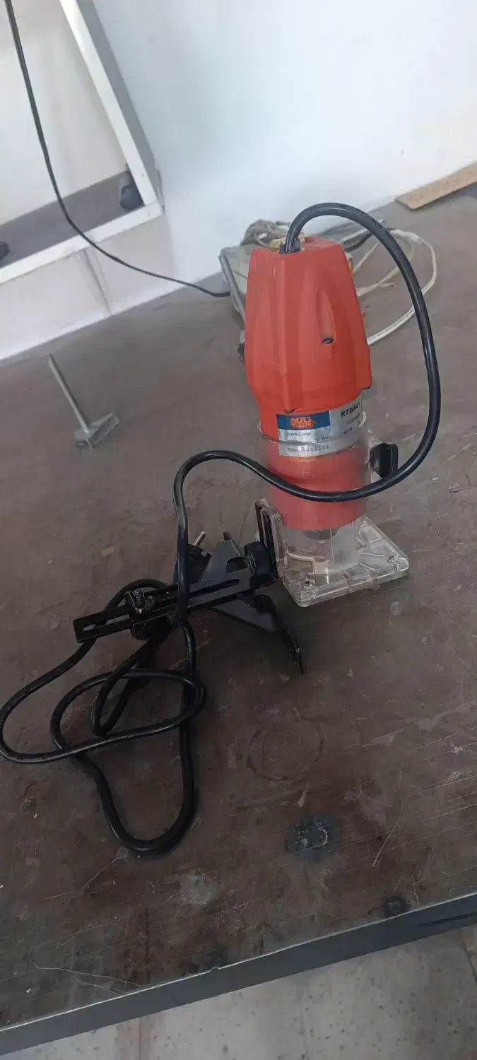 اور فرز مچی|ابزارآلات|ری, بی‌بی شهر بانو|دیوار