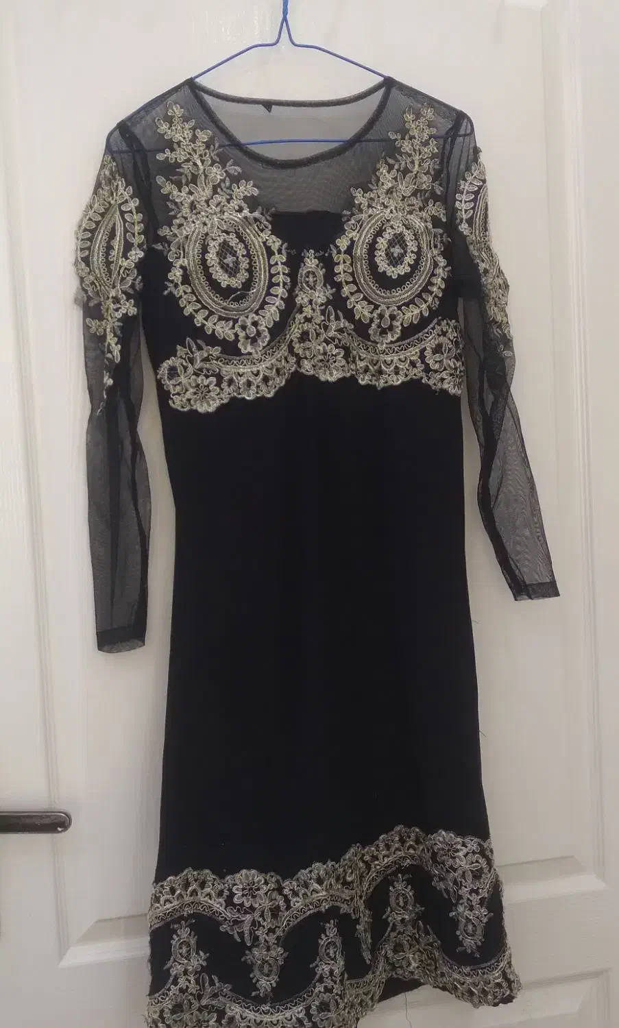 تونیک کشی مجلسی|لباس|قدس, شهرقدس|دیوار