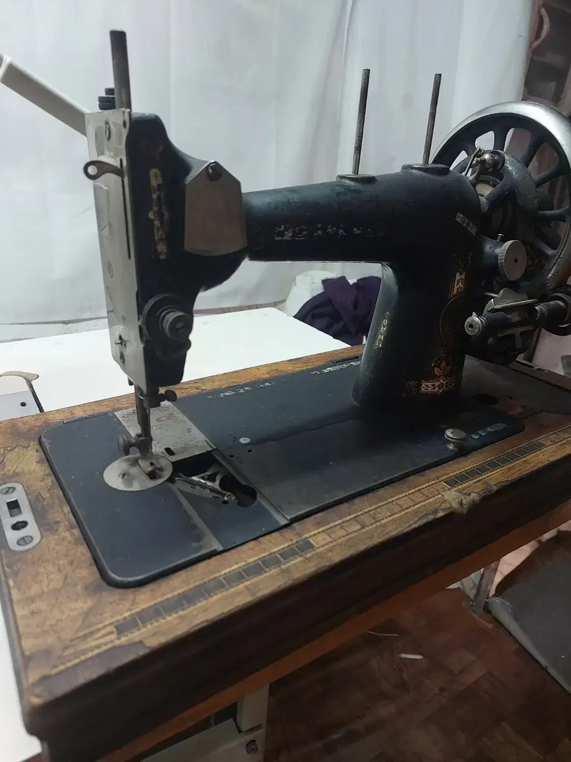 چرخ خیاطی قدیمی|کلکسیون اشیاء عتیقه|تهران, افسریه شمالی|دیوار