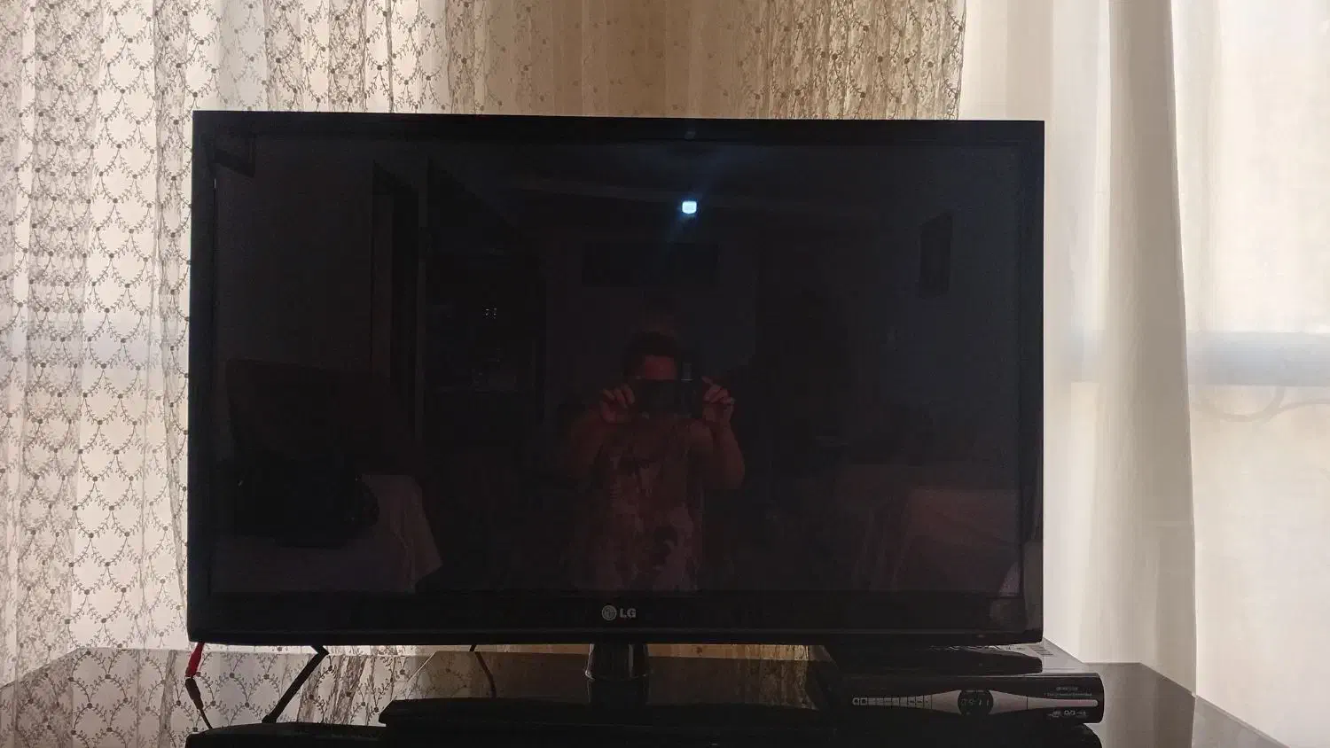 تلویزیون ۴۲ اینچ LG|تلویزیون و پروژکتور|بومهن, |دیوار