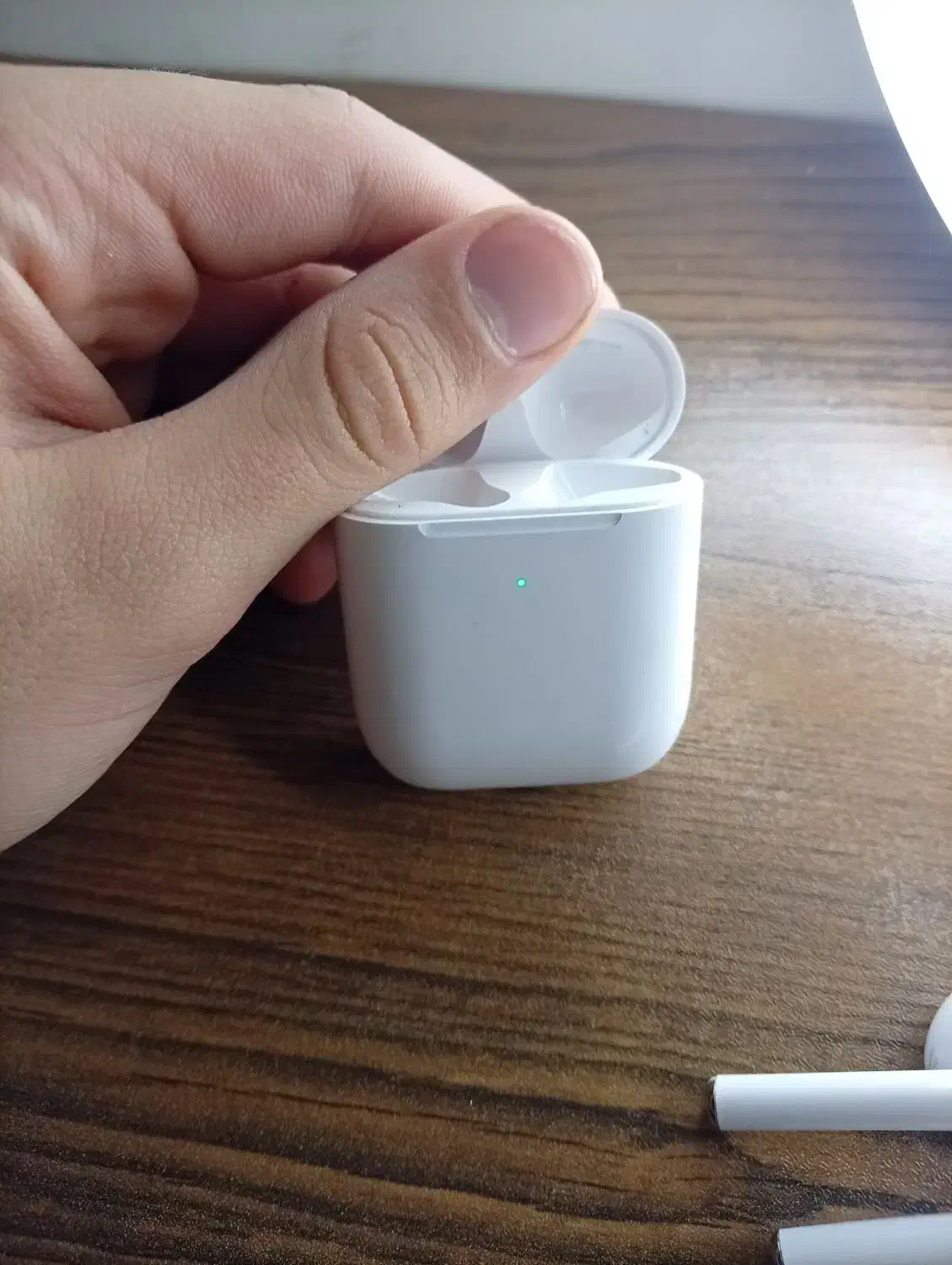 ایرپاد|لوازم جانبی موبایل و تبلت|پرند, فاز ۴|دیوار