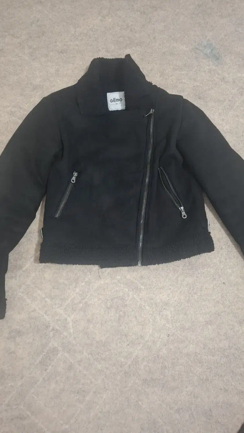 کاپشن وکت|لباس|سربیشه, |دیوار