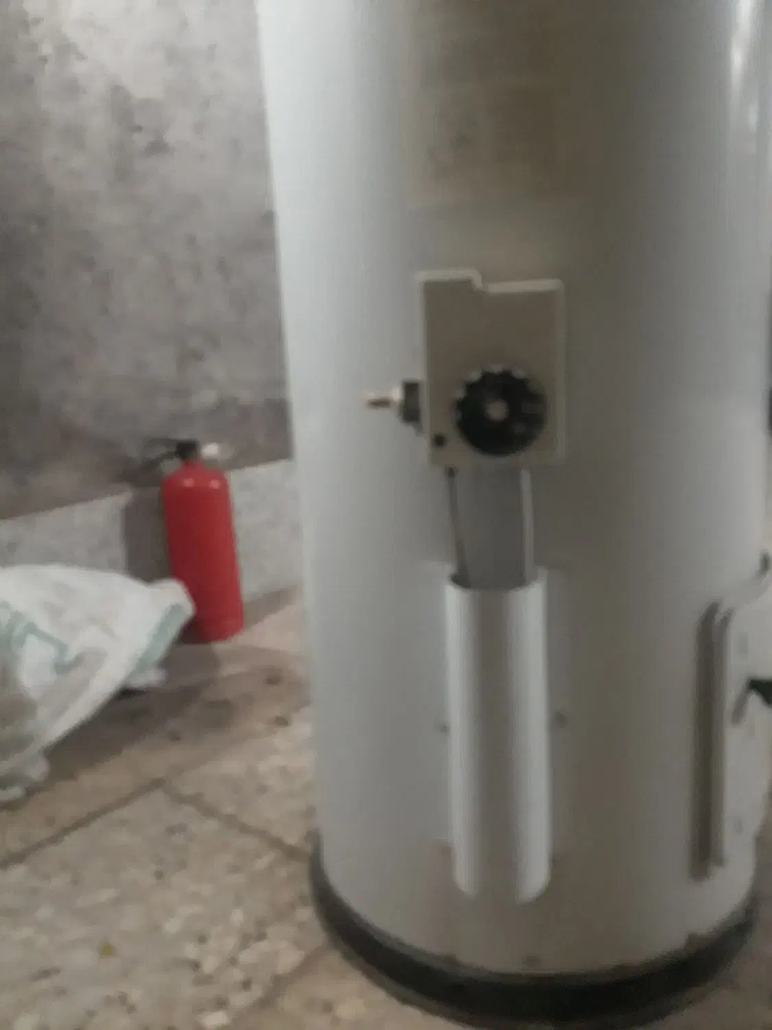 آبگرمکن و کپسول اتش نشانی خالی|آبگرمکن، پکیج، شوفاژ|بردسیر, |دیوار