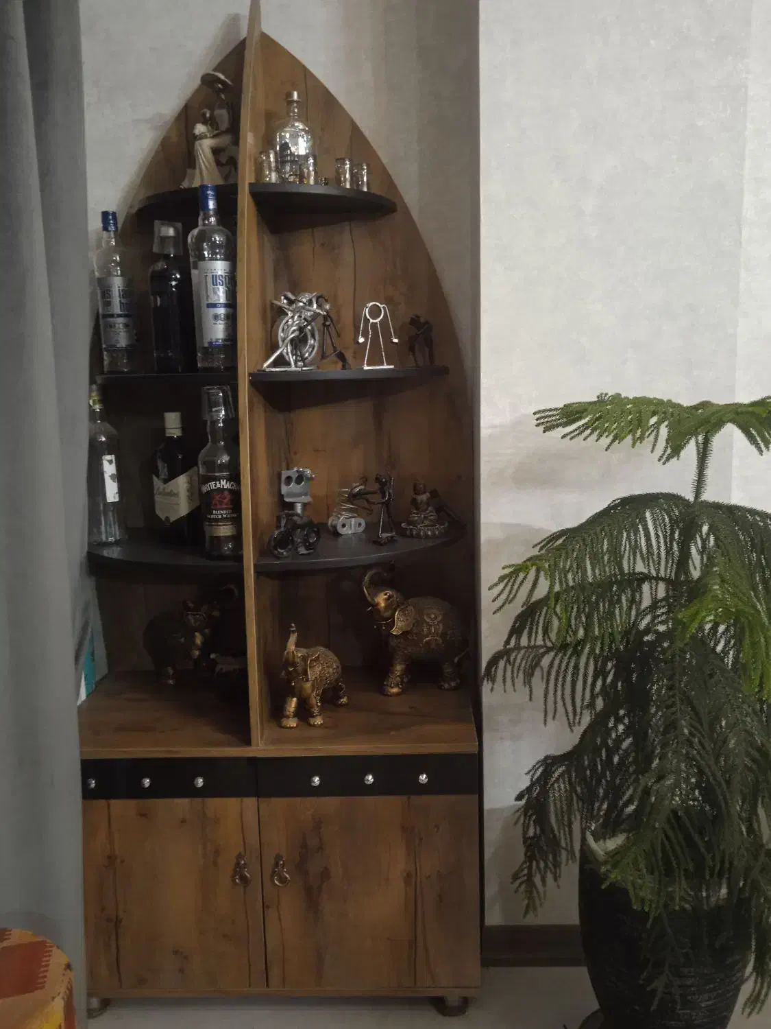 میز بار در حد نو|بوفه، ویترین، کنسول|ابریشم, |دیوار